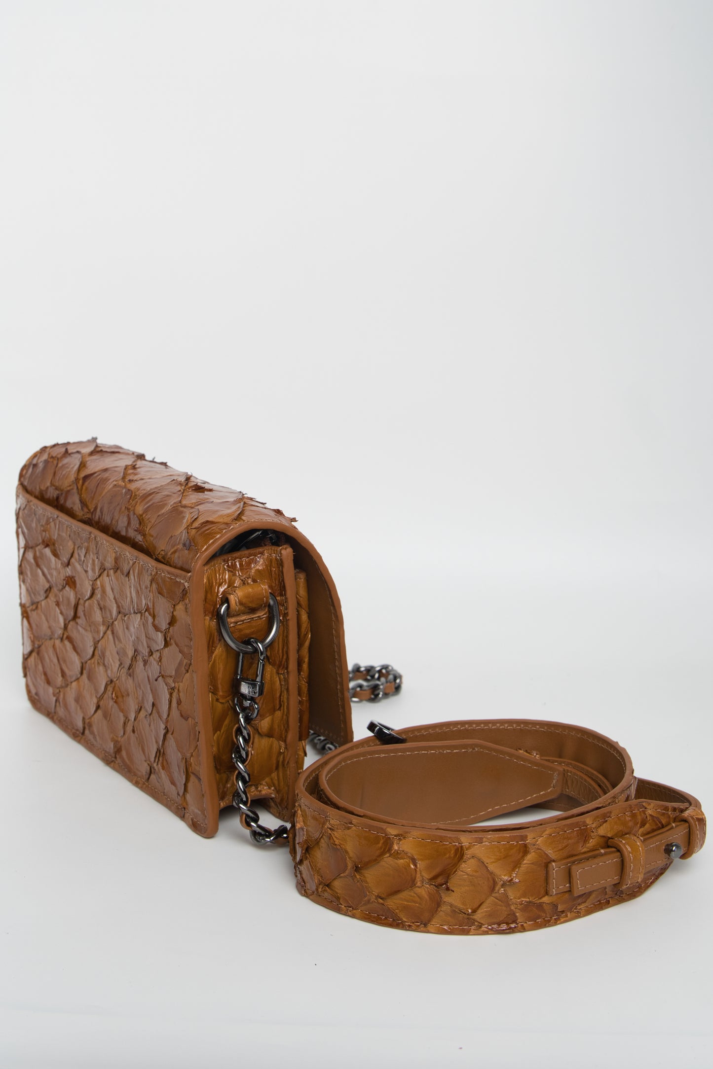 Bolsa Olívia | Couro de Pirarucu | Caramelo