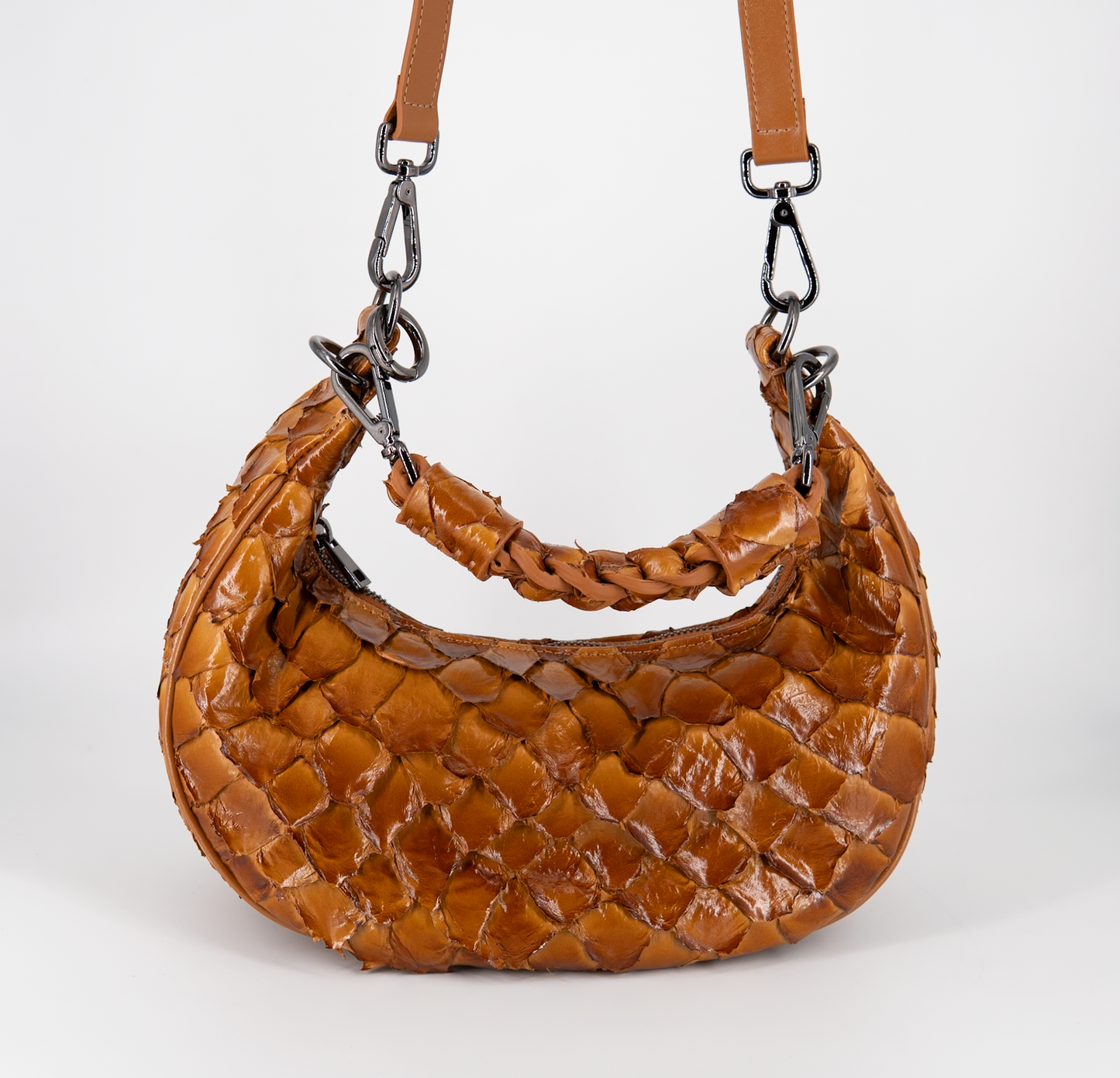 Bolsa Marcela P | Couro de Pirarucu | Caramelo | Ferragem Grafite