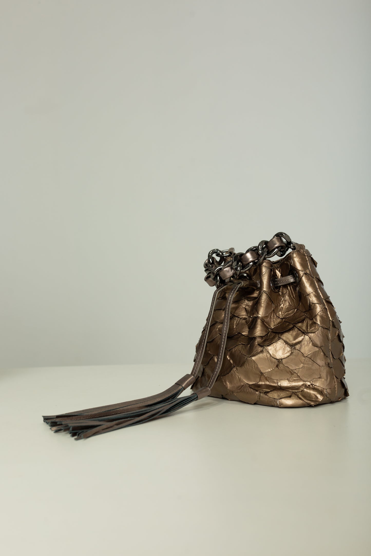 Bolsa Clarissa | Couro de Pirarucu | Bronze