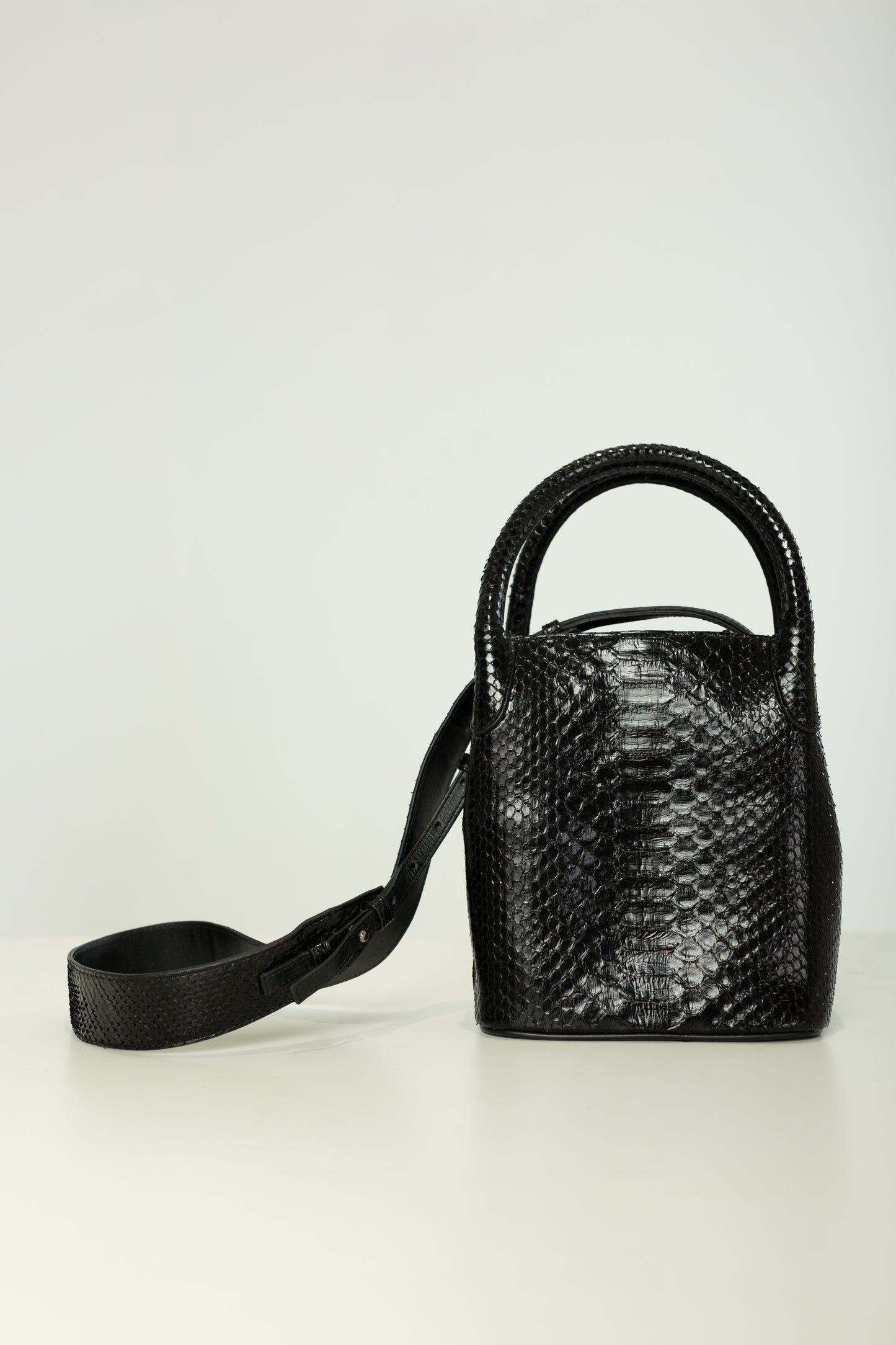 Bolsa Teca | Couro de Python | Preta