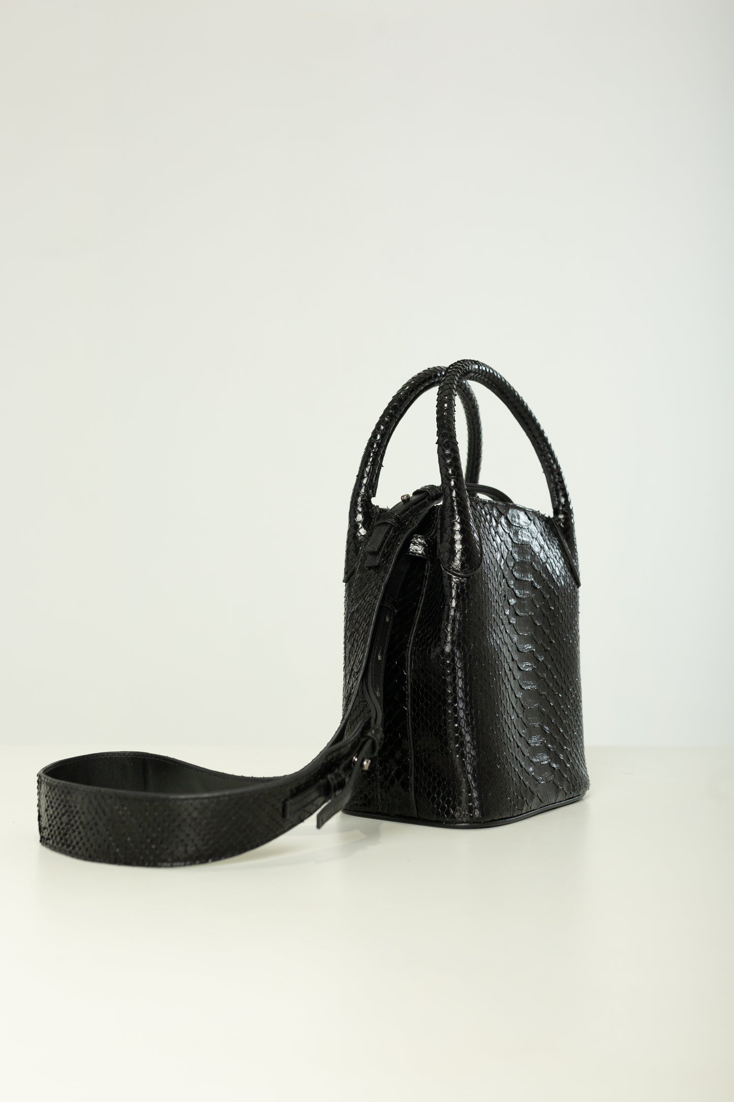 Bolsa Teca | Couro de Python | Preta