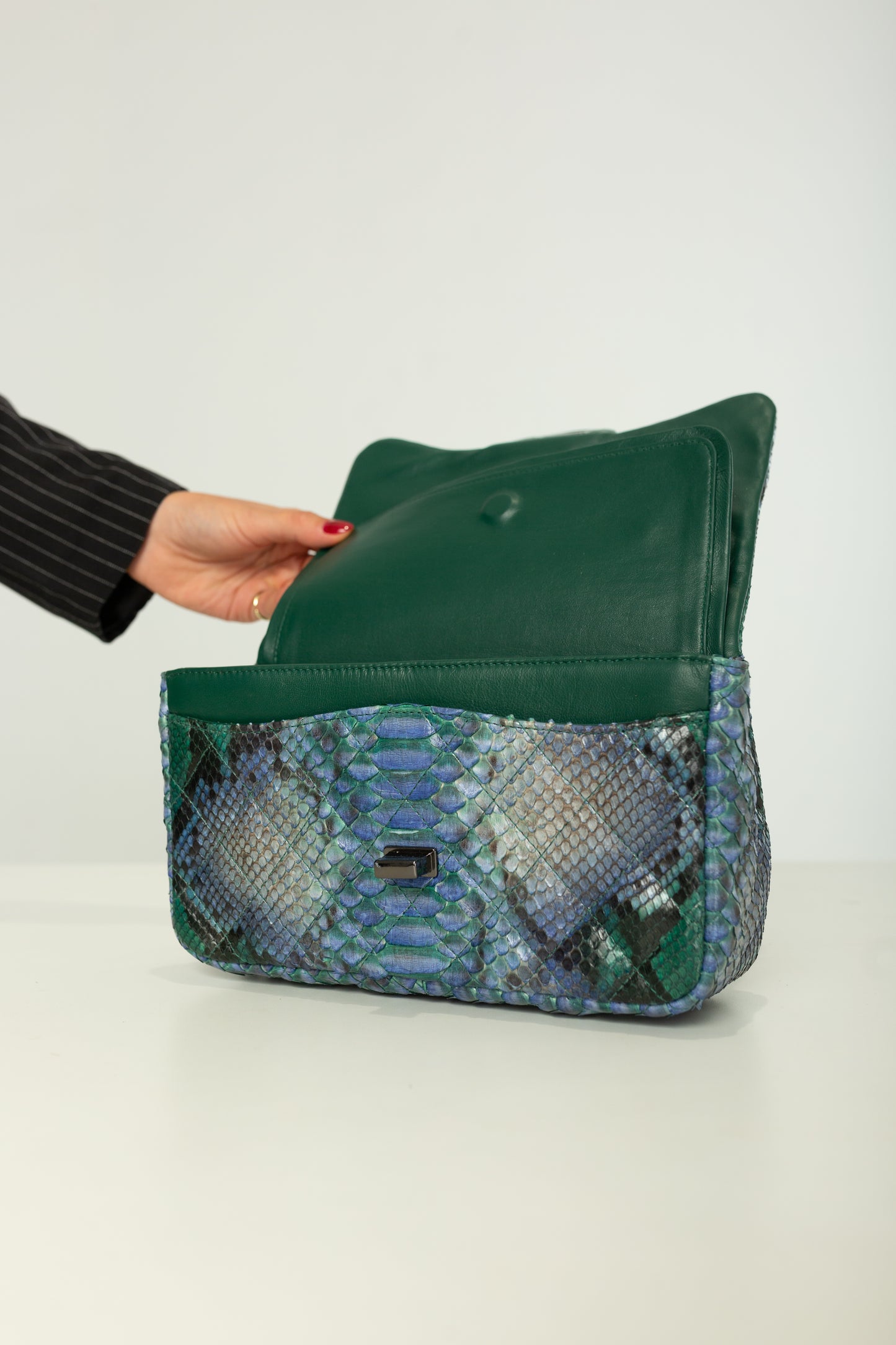 Bolsa Gabi M | Couro de Python Artesanal | Verde