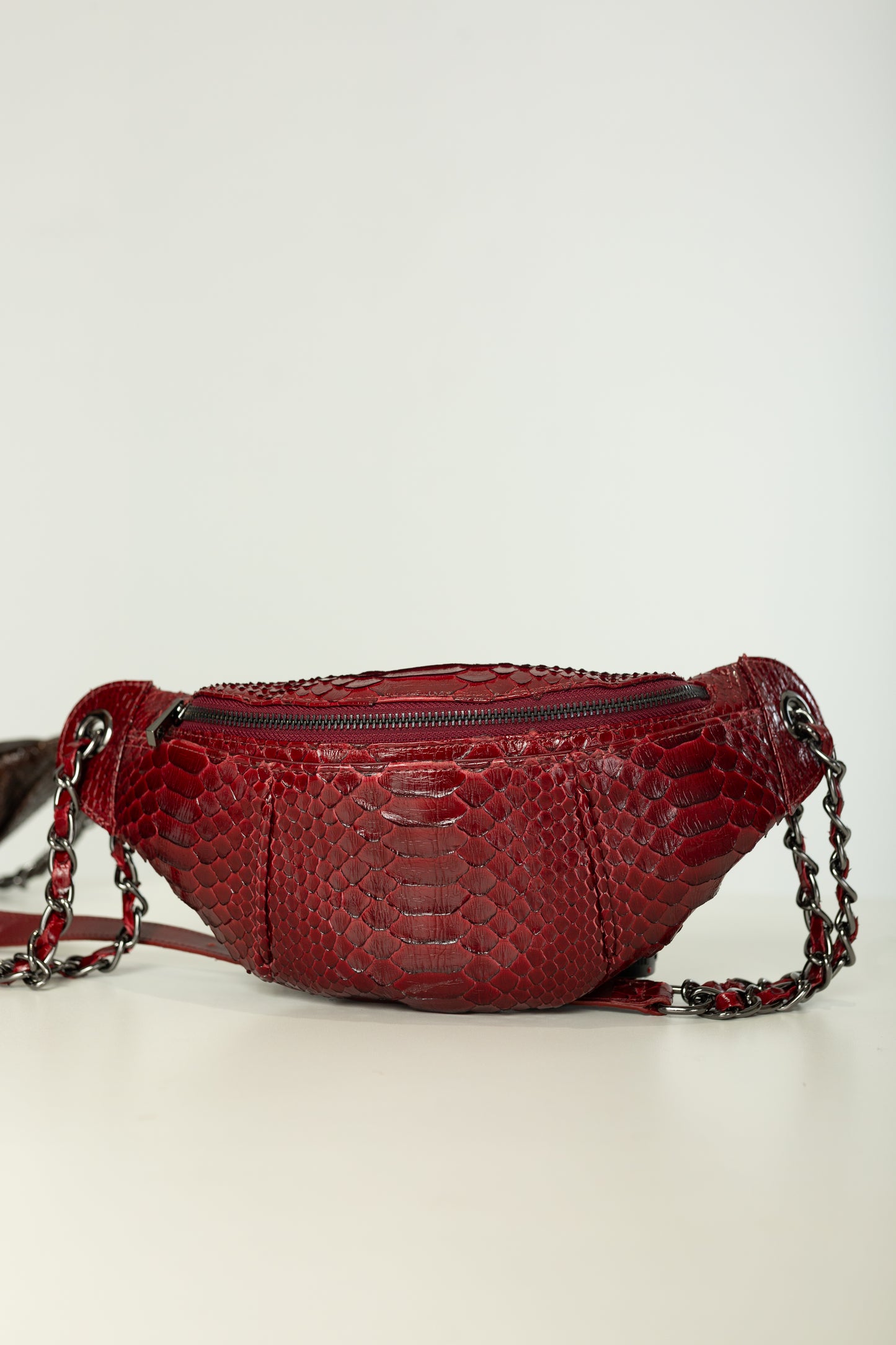 Pochete Lu | Couro de Python | Vermelha | Ferragem Grafite