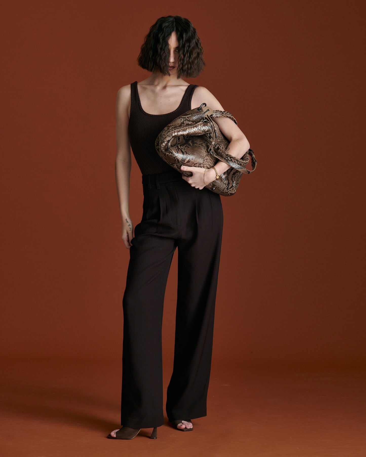 Bolsa Livian | Couro Python Artesanal | Marrom