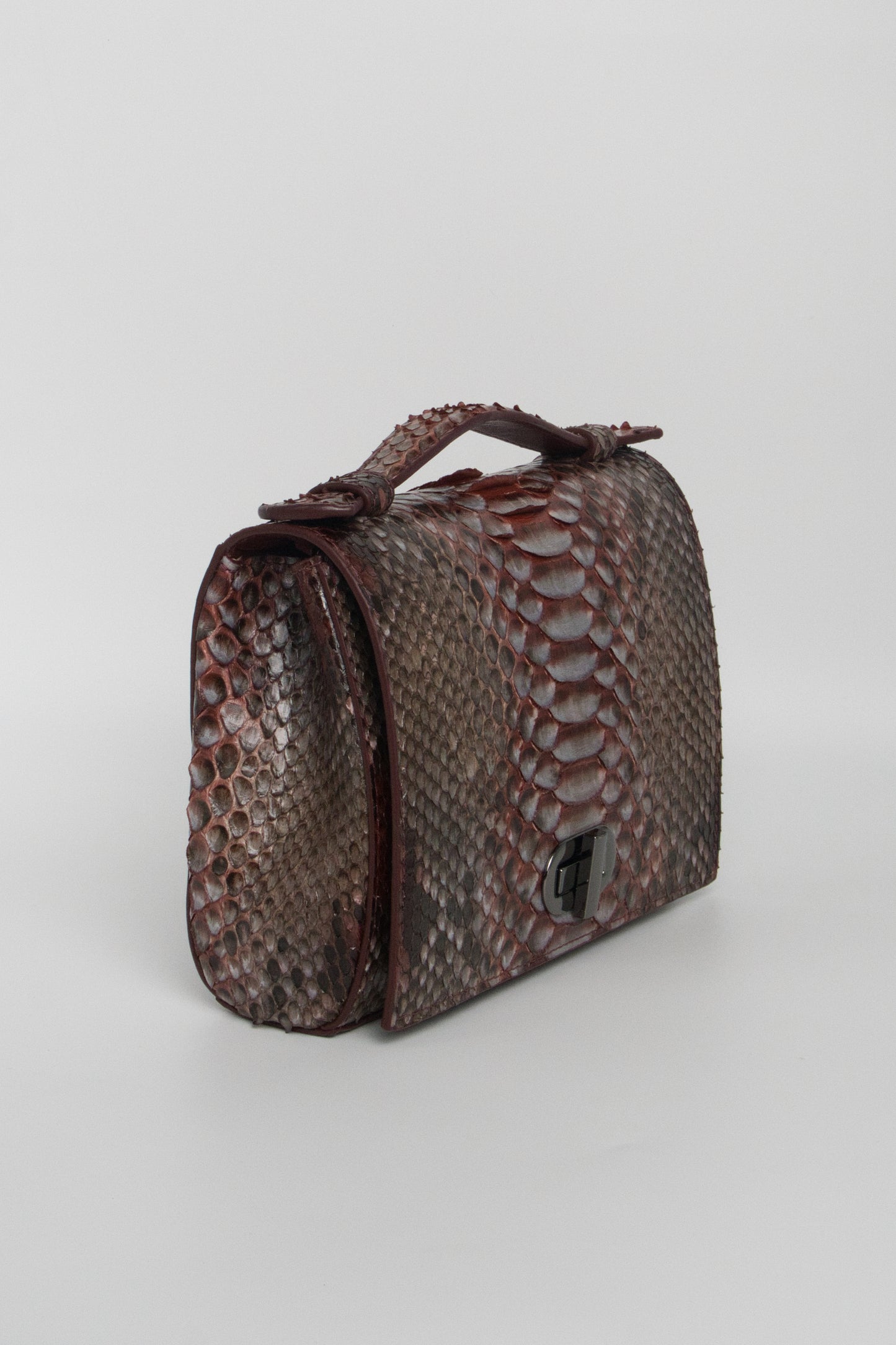 Bolsa Larissa | Couro de Python Artesanal | Marrom e Bordô