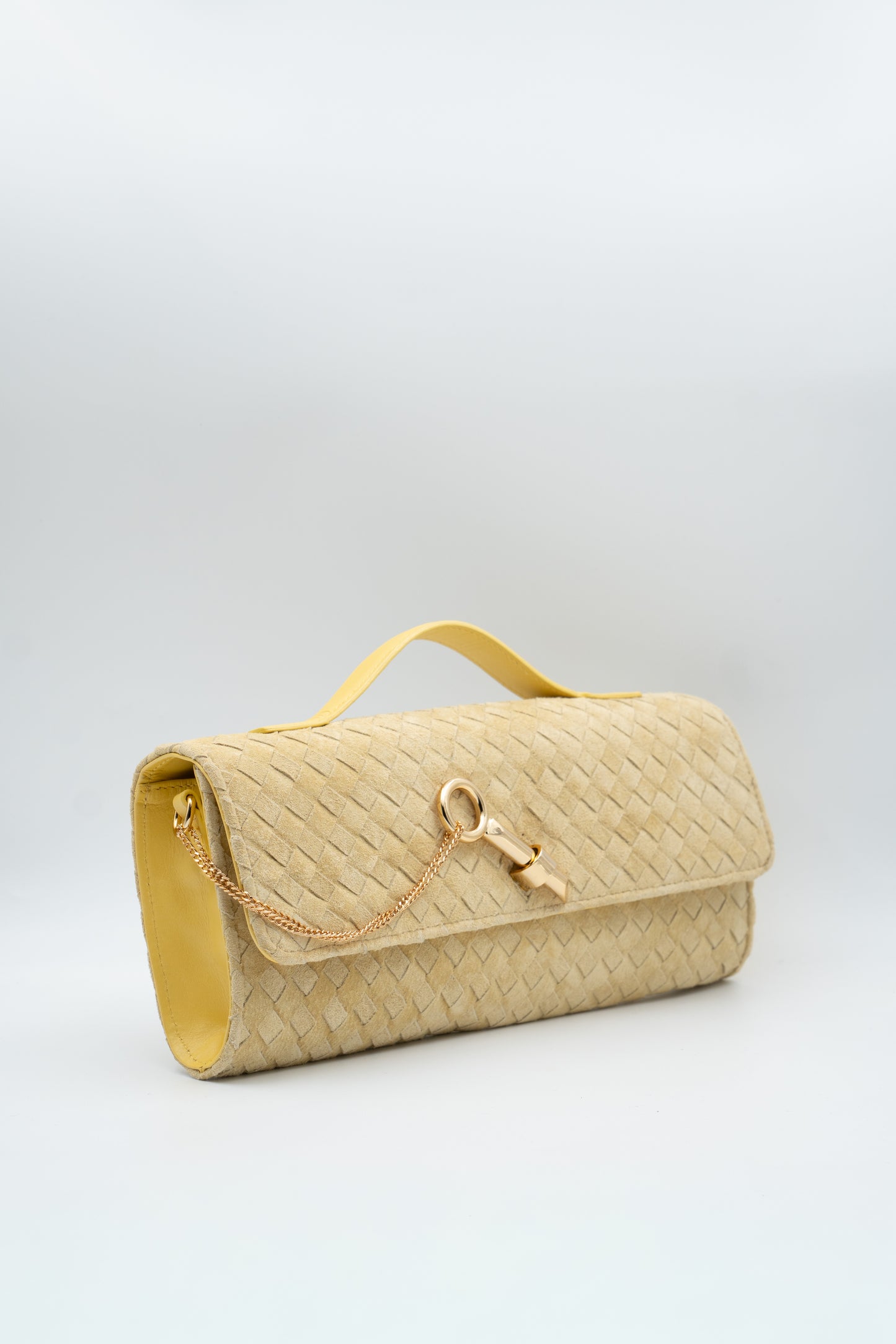 Bolsa Indiara | Couro Camurça Tressê | Amarela com Ferragem Dourada