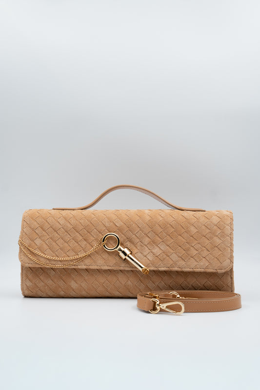 Bolsa Indiara | Couro Camurça Tressê | caramelo claro com Ferragem Dourado