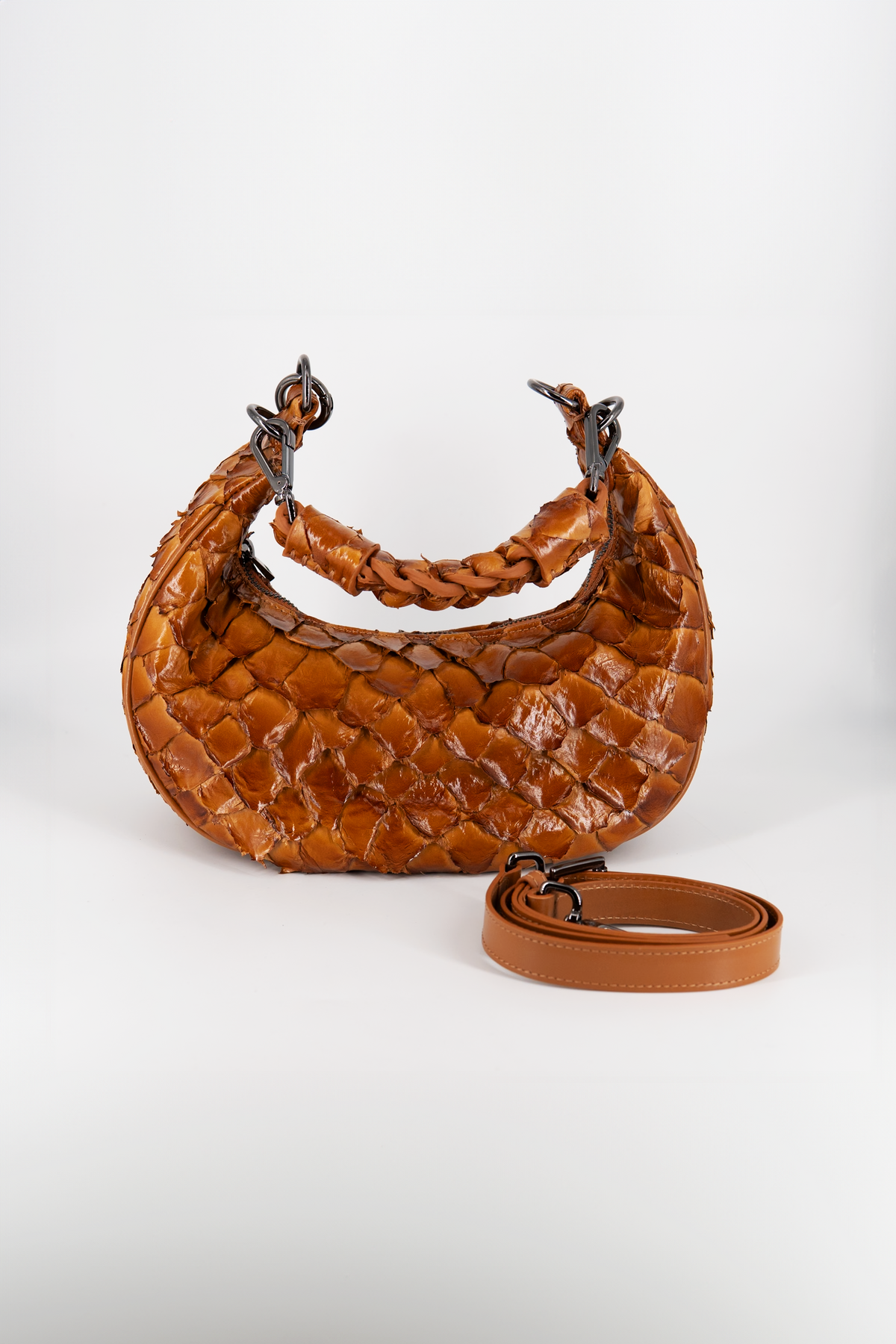 Bolsa Marcela P | Couro de Pirarucu | Caramelo | Ferragem Ônix
