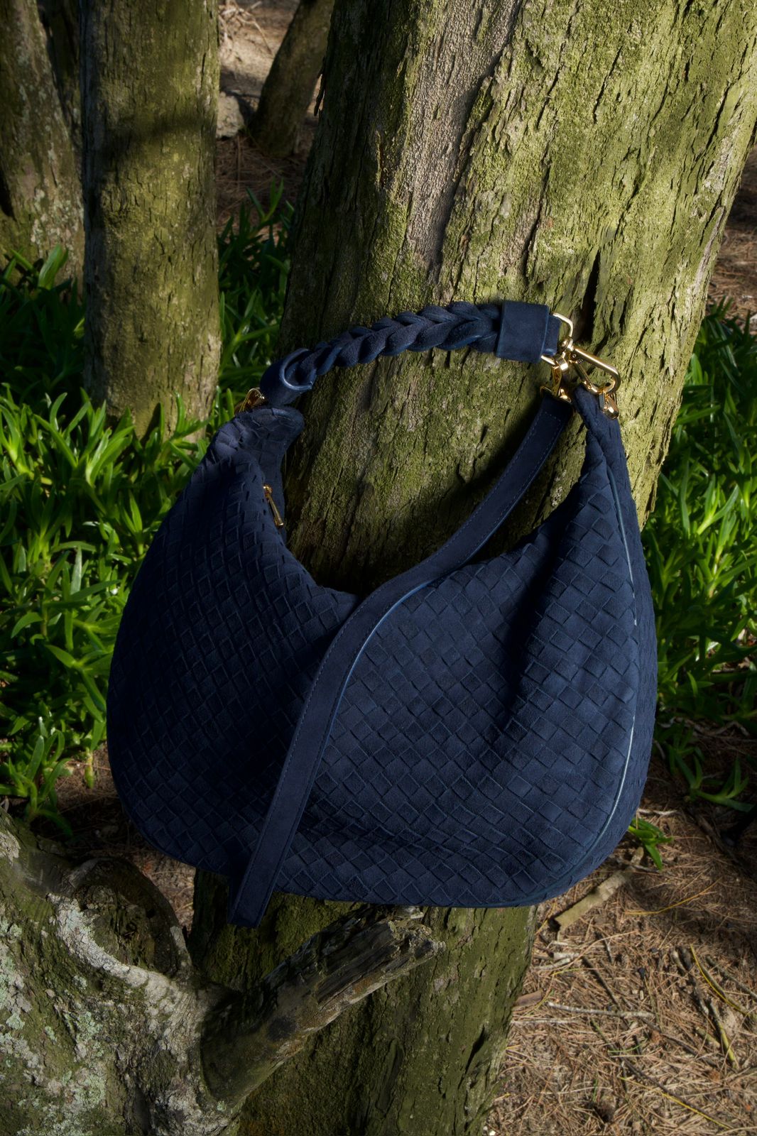 Bolsa Marcela G | Couro Chamoise | Azul | Ferragem Dourada