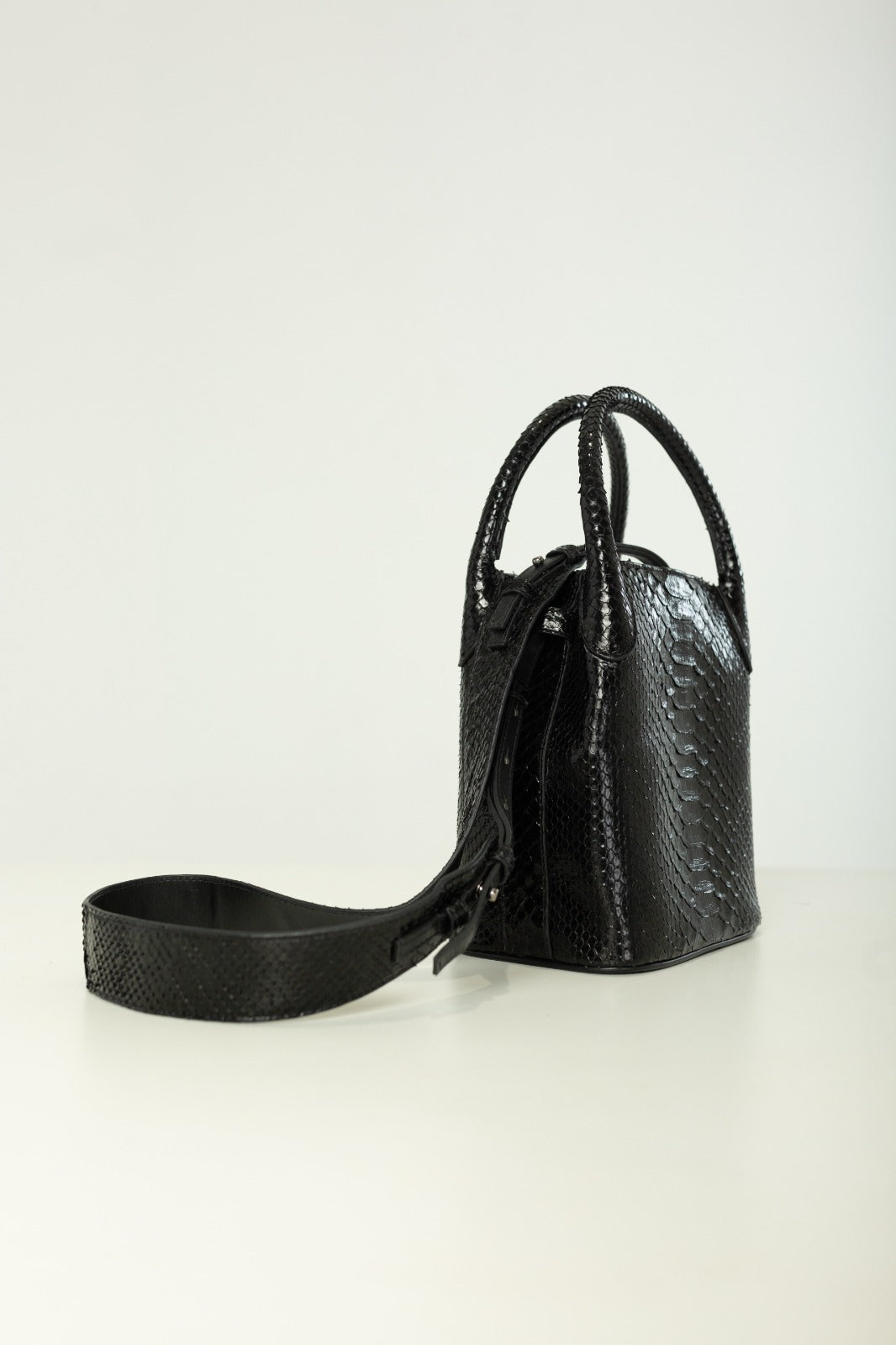 Bolsa Teca | Couro de Python | Preta