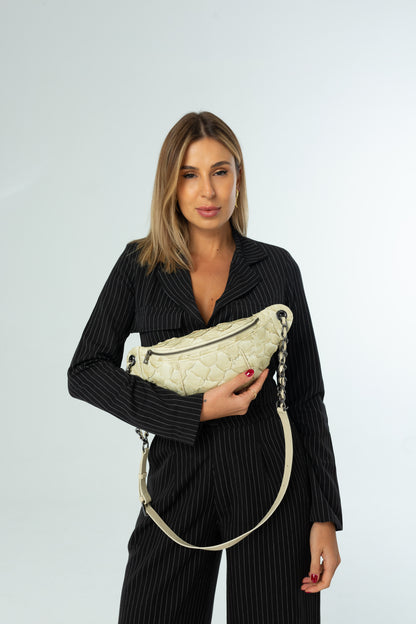 Pochete Lu | Couro de Pirarucu | Off White | Ferragem Grafite