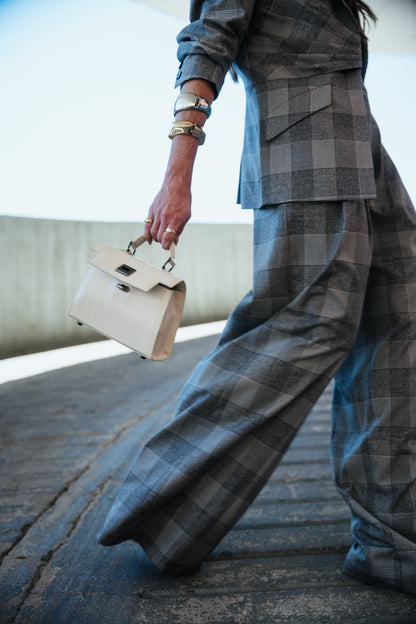 Bolsa Cris | Couro Box | Off White com Ferragem Dourada