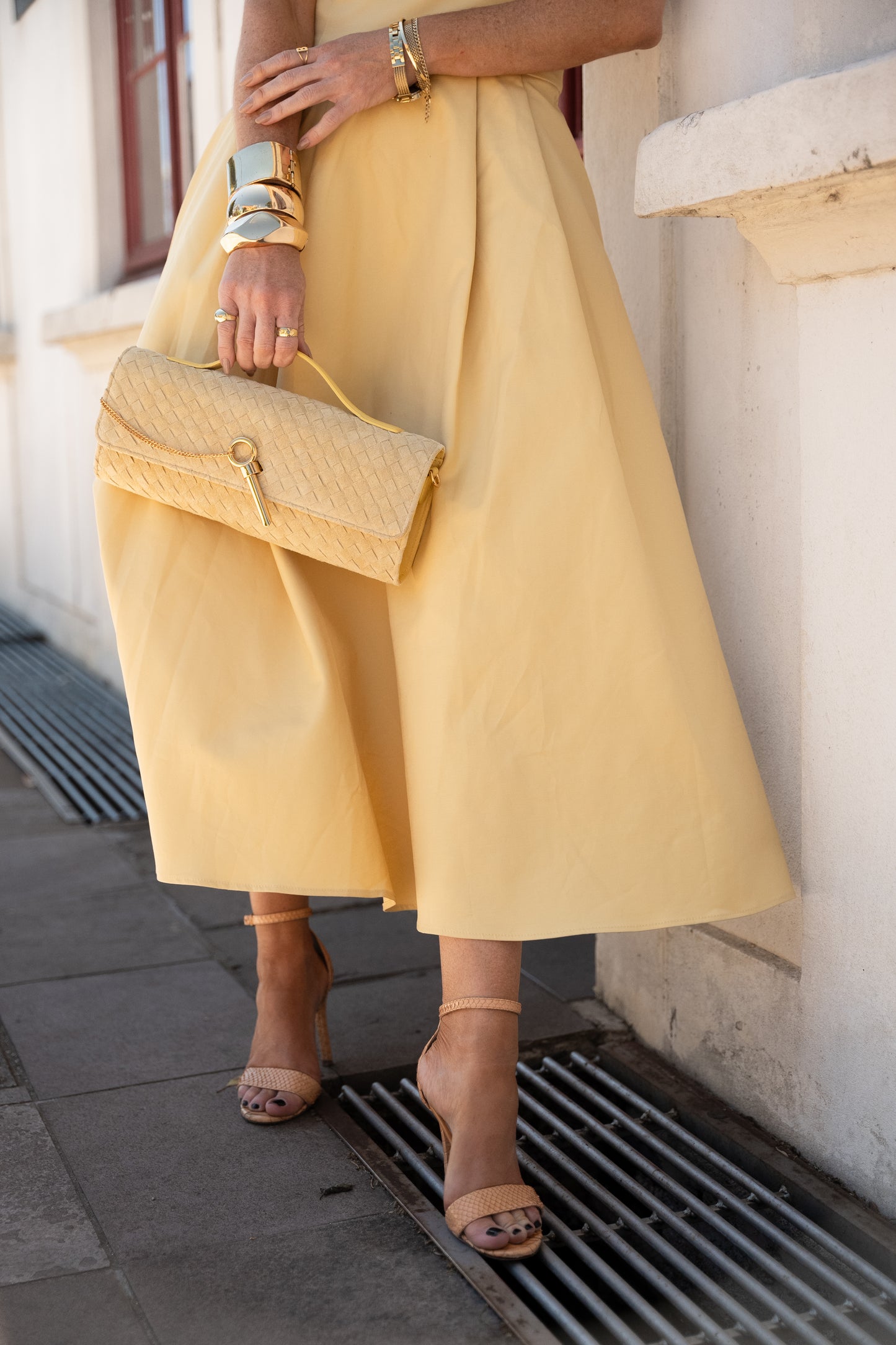 Bolsa Indiara | Couro Camurça Tressê | Amarela com Ferragem Dourada