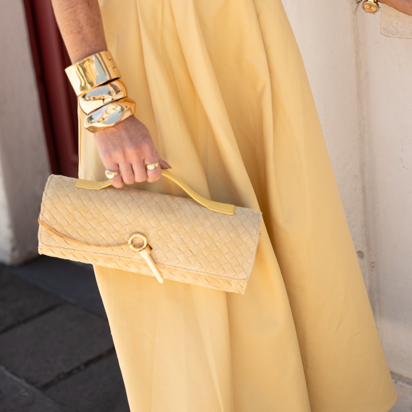 Bolsa Indiara | Couro Camurça Tressê | Amarela com Ferragem Dourada